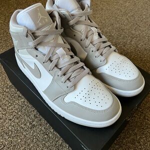Air Jordan 1 Mid Linen